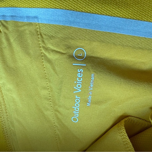 NWOT Outdoor Voices RecTrek 7" Short in Gold - Picture 4 of 4